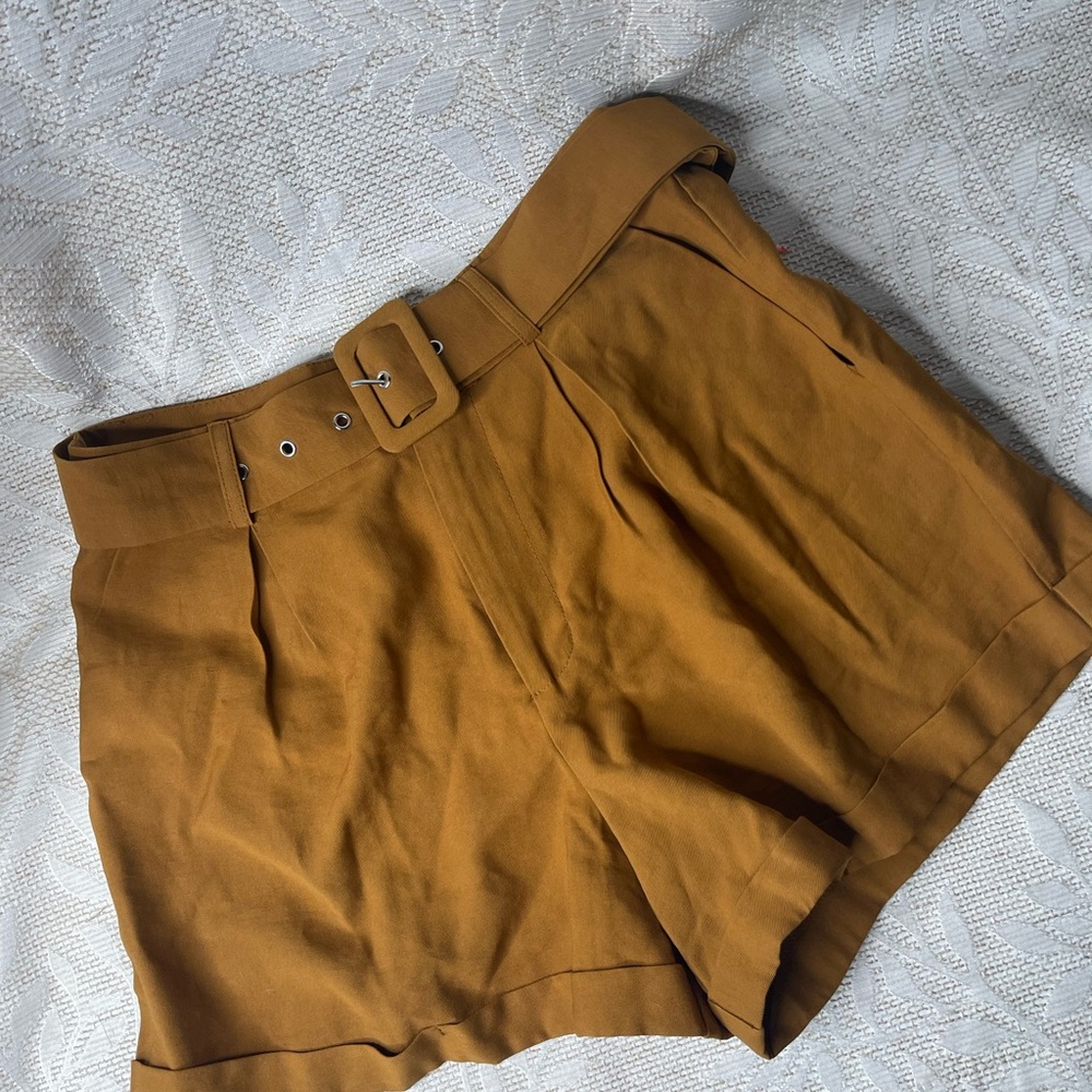 Forever 21 High Waist Mustard Shorts with belt Medium NWT